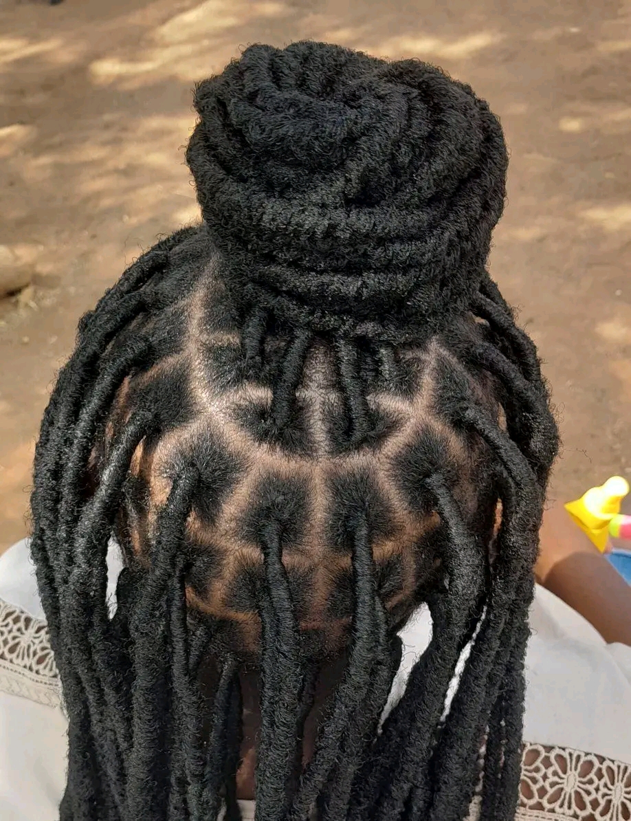 Nebby Mundu hair salon